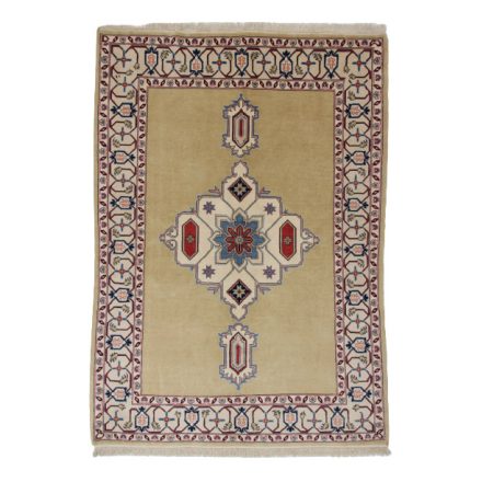 Tapis persan Guchan 140x204 tapis iranien fait main pour le salon